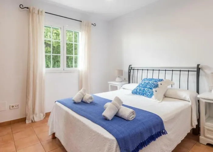 Ursula Villa Santo Tomás